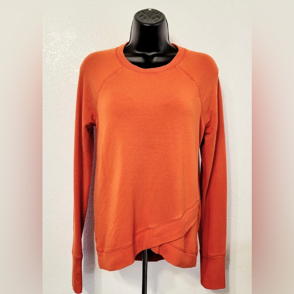 Athleta Womens Sweater Lightweight Orange Workout Long Sleeve Crew Neck